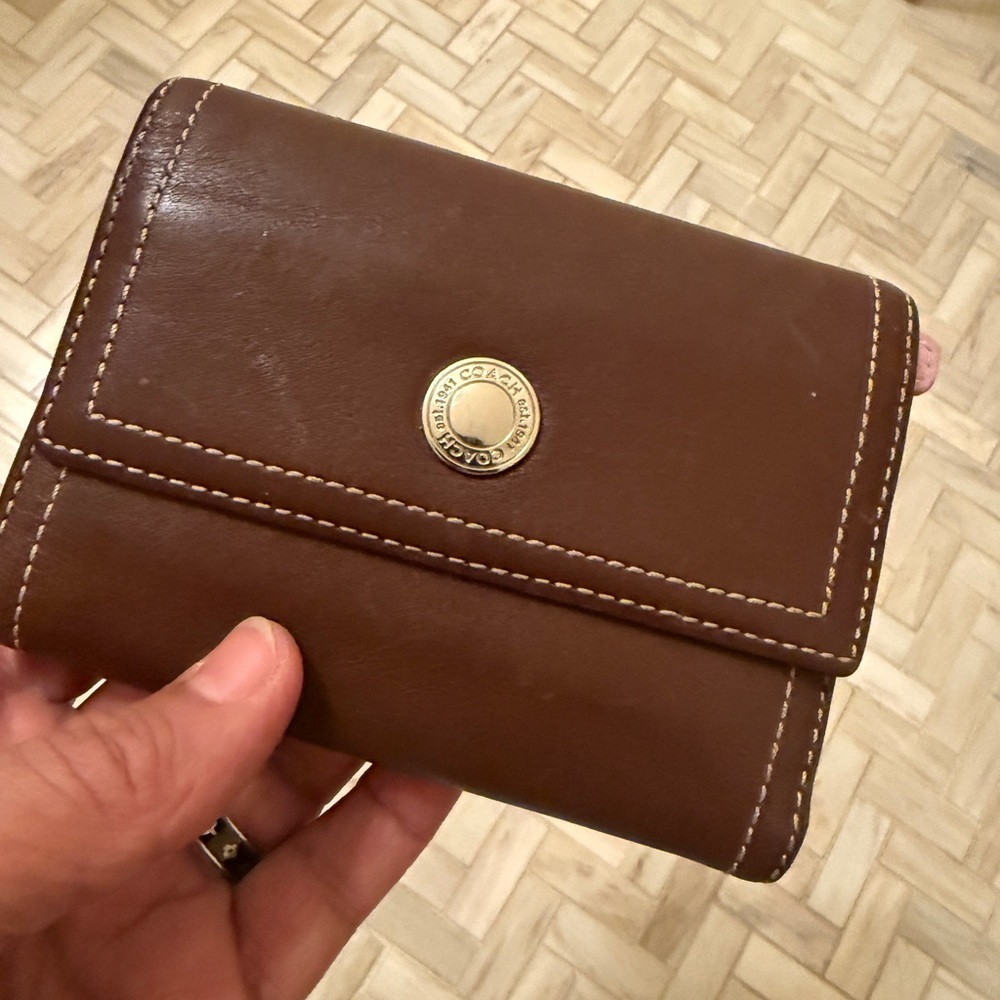 Coach Brown Leather Accessory with Gold Accent. In good conditions - Picture 14 of 14